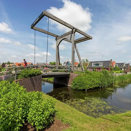 Chalet Comfortable With Microwave, Alkmaar At 15km