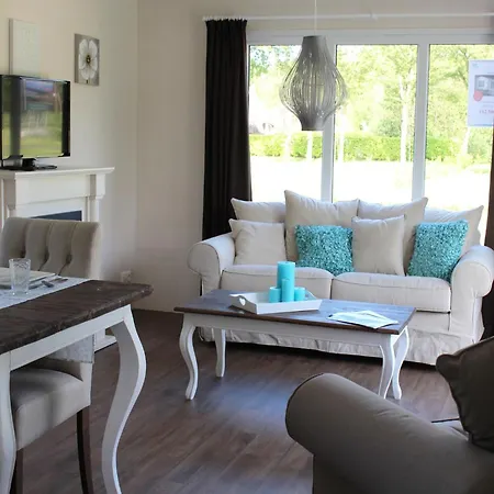 Comfortable With Microwave, Alkmaar At 15km Chalet West-Graftdijk
