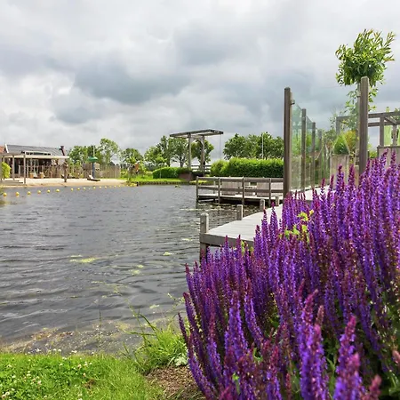 Chalet Comfortable With Microwave, Alkmaar At 15km