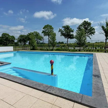 Chalet Comfortable With Microwave, Alkmaar At 15km *