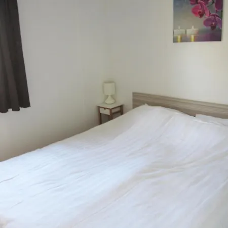 Comfortable With Microwave, Alkmaar At 15km Chalet West-Graftdijk