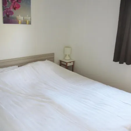 Comfortable With Microwave, Alkmaar At 15km Chalet *