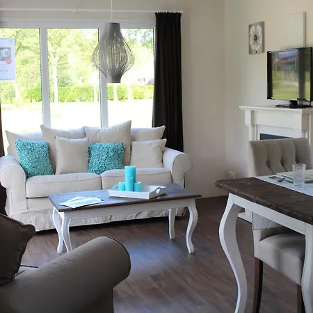 Chalet Comfortable With Microwave, Alkmaar At 15km *
