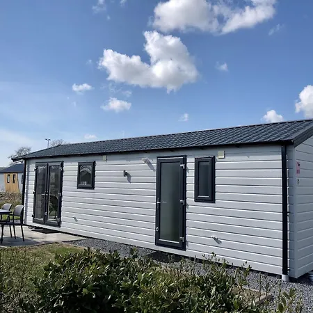 Comfortable With Microwave, Alkmaar At 15km Chalet West-Graftdijk