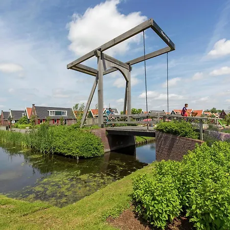 Chalet Comfortable With Microwave, Alkmaar At 15km